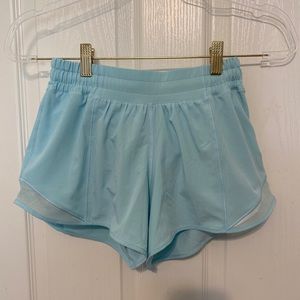 Lululemon Hotty Hot Low-Rise Lined Short 4" Delicate mint - size 4 Tall